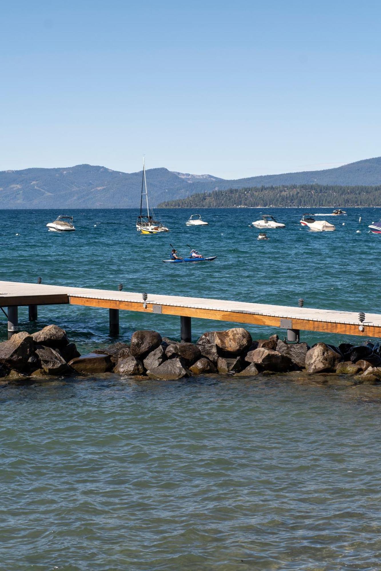 Red Wolf Lakeside Lodge Tahoe Vista Exterior photo