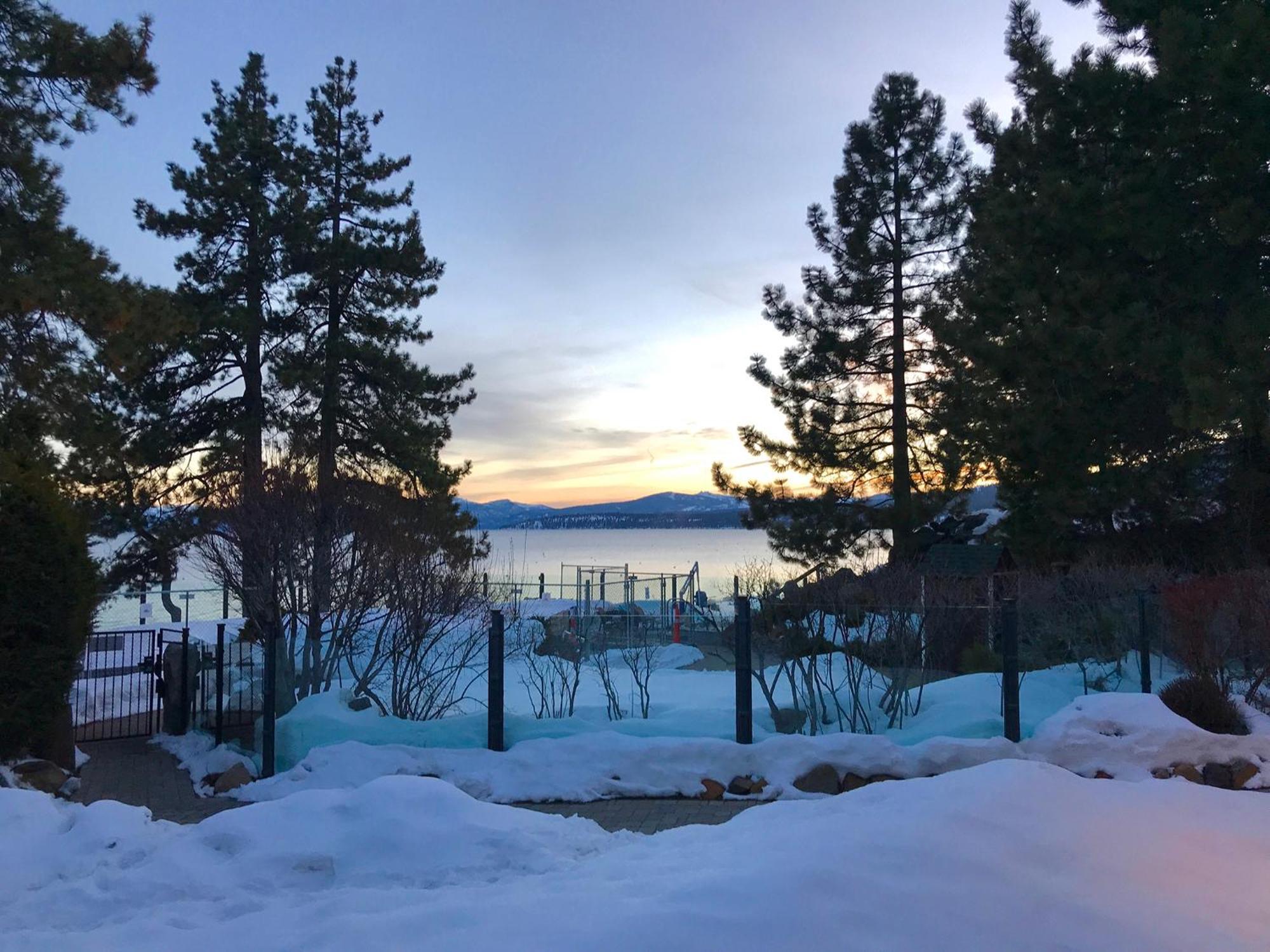 Red Wolf Lakeside Lodge Tahoe Vista Exterior photo